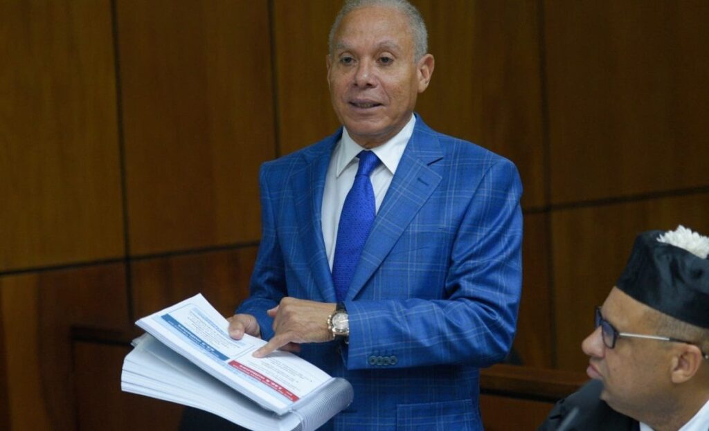 angel-rondon-lleva-a-tumba-de-su-hijo-dispositivo-que-lo-absuelve-del-caso-odebrecht