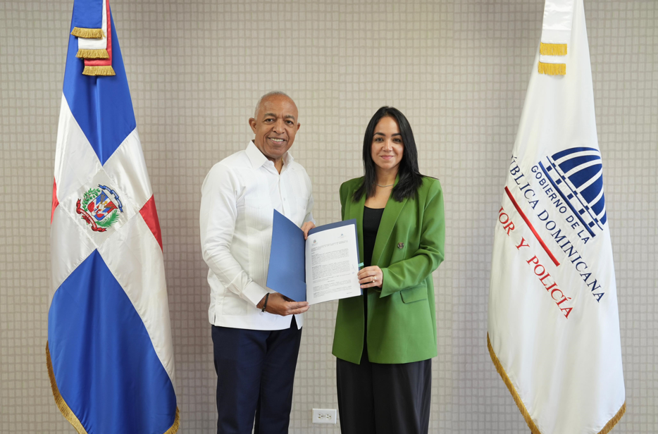 Interior y Policía y consulado en NJ firman acuerdo para ofrecer servicios a diáspora dominicana