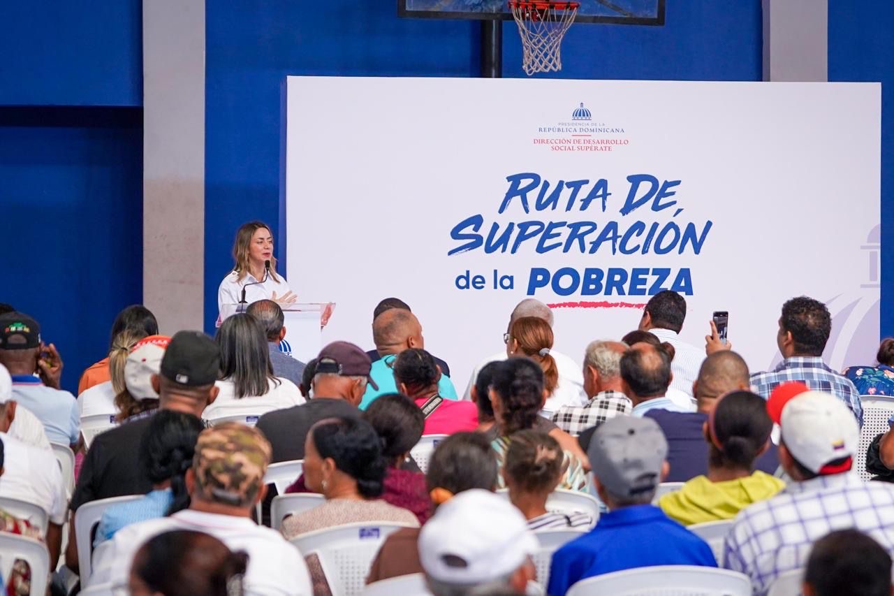 Gloria Reyes encabeza en Santiago clausura de jornada de inclusión de más de 2,500 nuevas familias en la Ruta de Superación