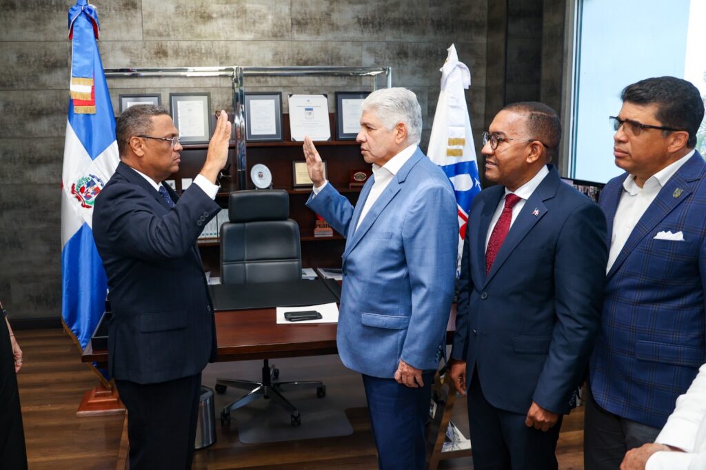 Mérido Torres Espinal asume como nuevo director del Departamento Aeroportuario
