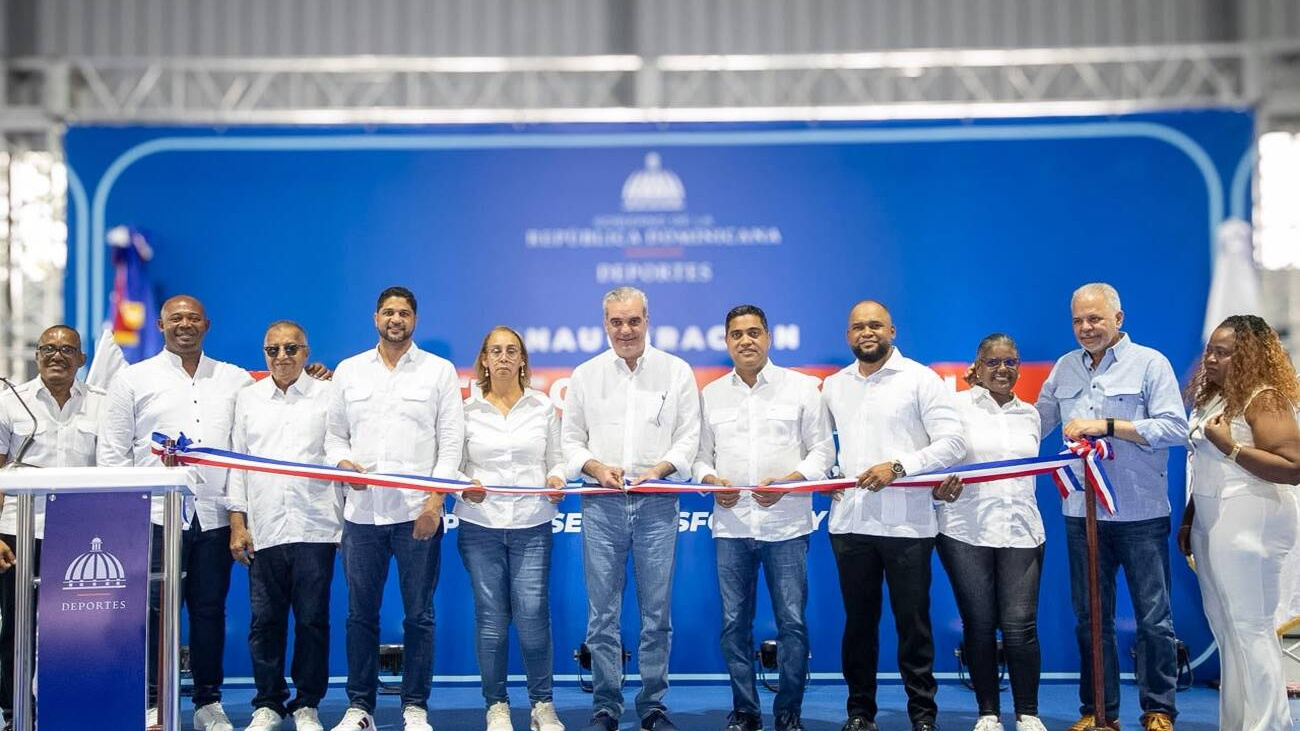 Presidente Luis Abinader entrega moderno techado multiuso que impulsa el deporte y la recreación juvenil en Bajos de Haina